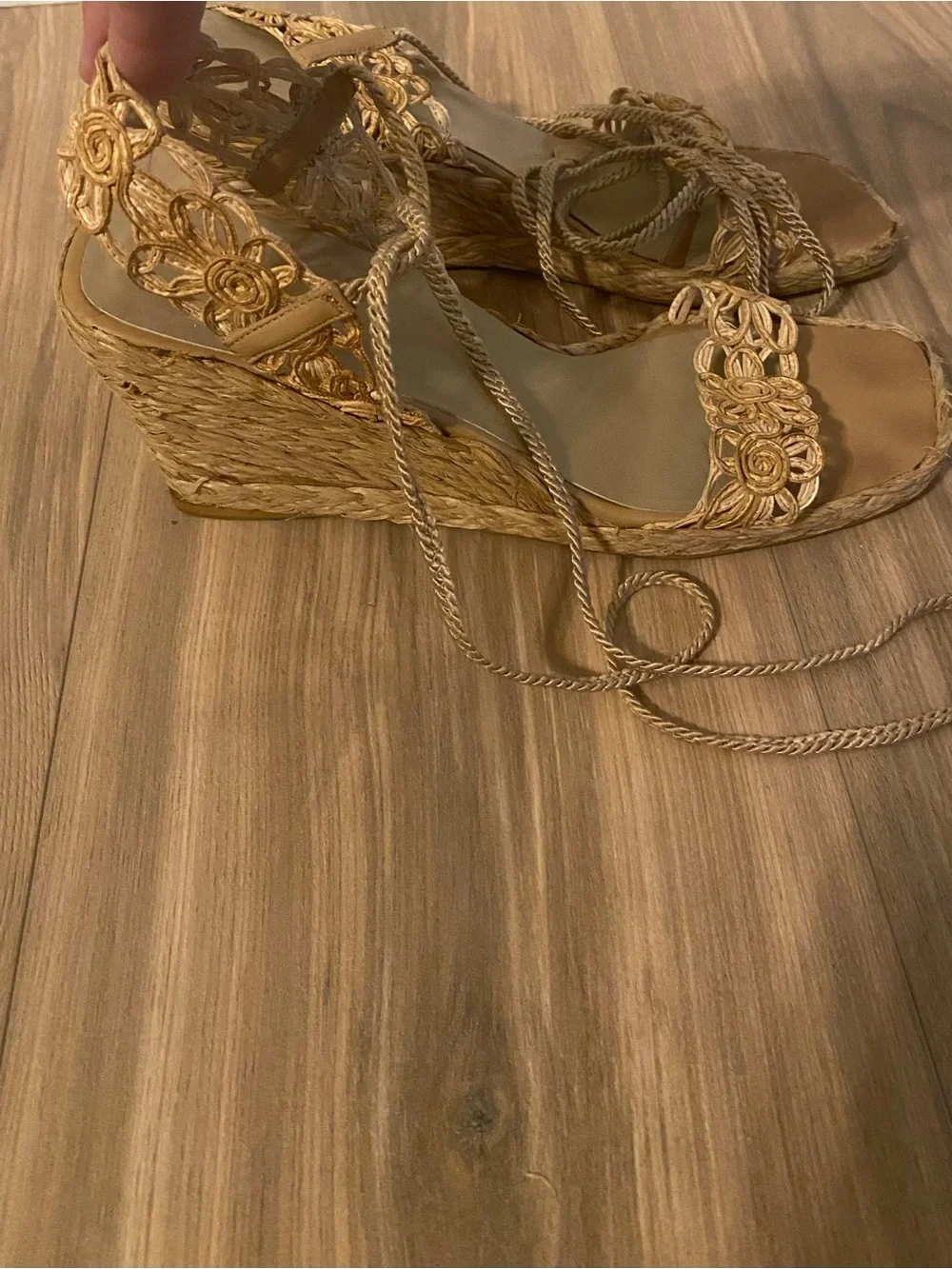 Stuart Weitzman Ladies 7 1/2 Daffodil jute and raffia wedge sandals bohemian loo